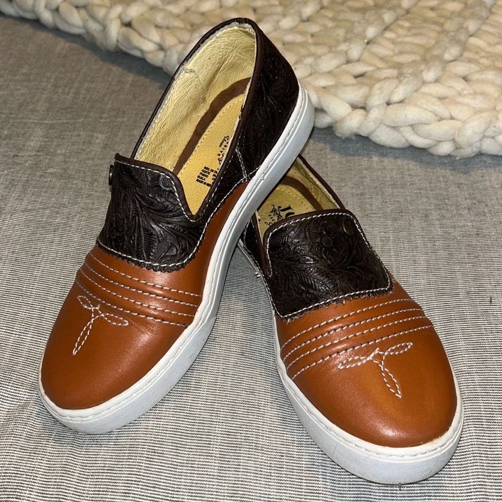 Western leather shoes